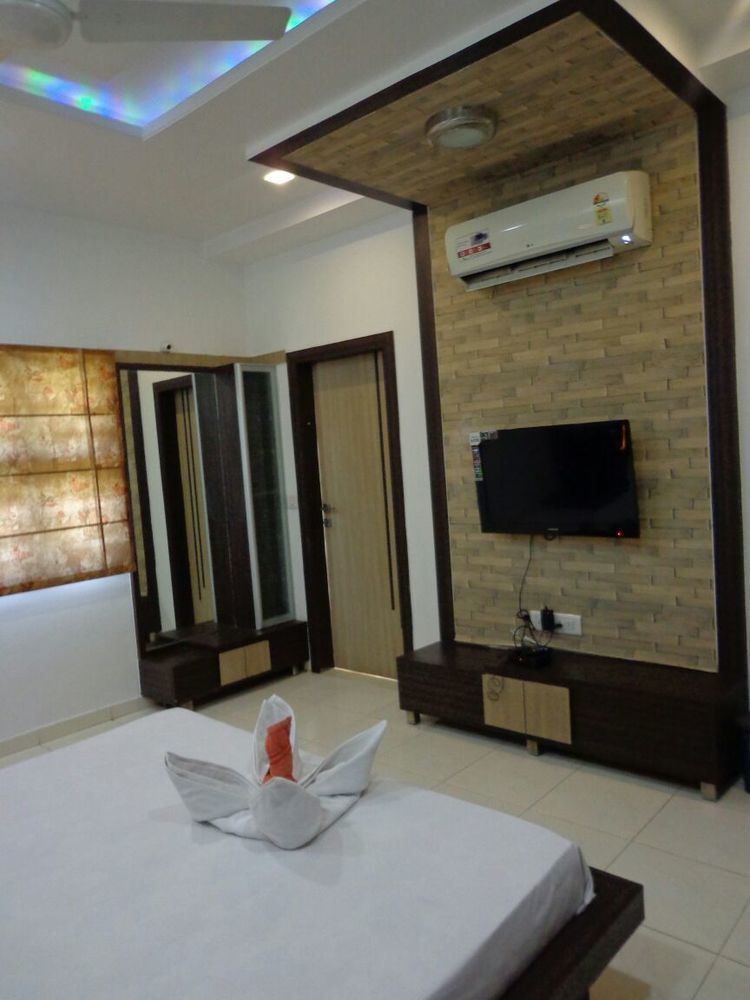 10 Blossoms Hospitality Services أحمد أباد المظهر الخارجي الصورة