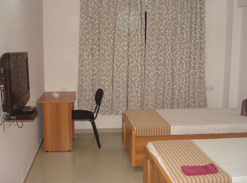 10 Blossoms Hospitality Services أحمد أباد المظهر الخارجي الصورة