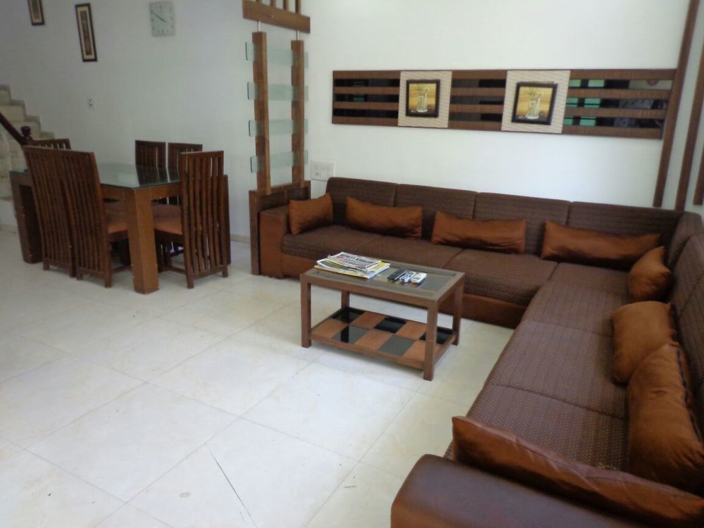 10 Blossoms Hospitality Services أحمد أباد المظهر الخارجي الصورة